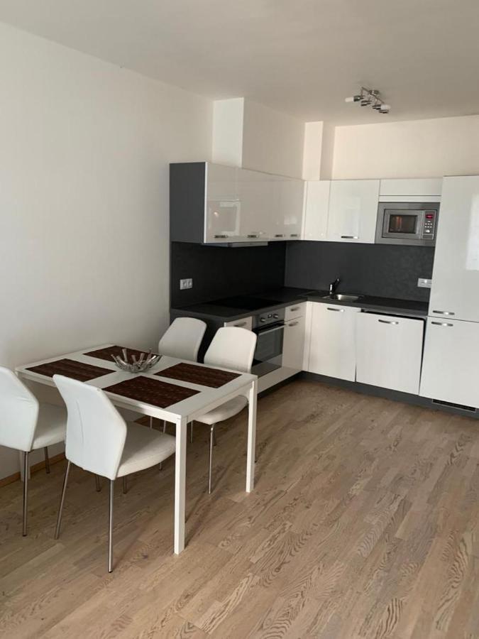 Residence Garden Tower - 8 Min Do Centra, Garaz 프라하 외부 사진