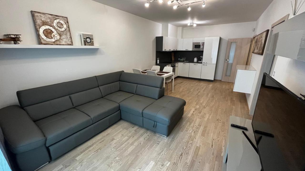 Residence Garden Tower - 8 Min Do Centra, Garaz 프라하 외부 사진